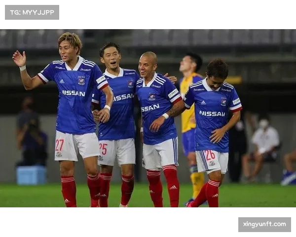 日职联赛球迷热情高涨 美女球迷成为赛场亮丽风景 日职联赛球迷热情高涨 美女球迷成为赛场亮丽风景